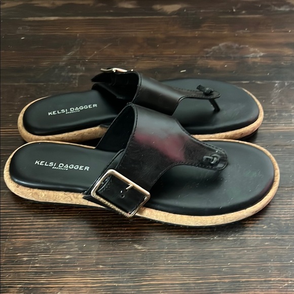 Kelsi Dagger Brooklyn Thong Buckle Sandals EUC Size 9.5 - Picture 1 of 5